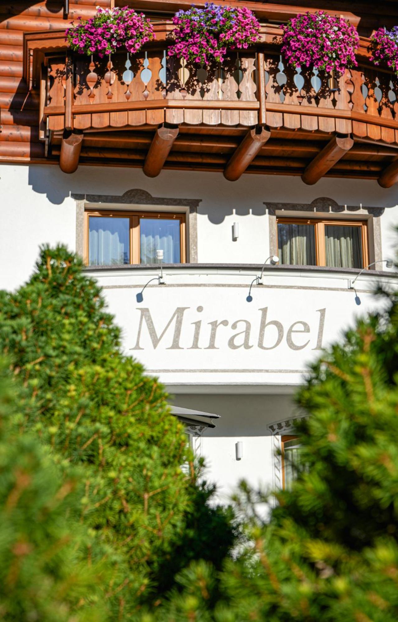 Garni Hotel Mirabel St. Ulrich in Gröden Exterior foto